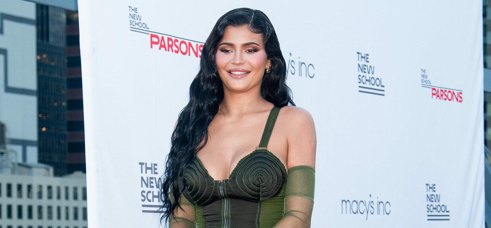 Kylie Jenner’s ABSURD Trip: Drove 30 Minutes Out Of Her Way To Fly 17 Minutes!