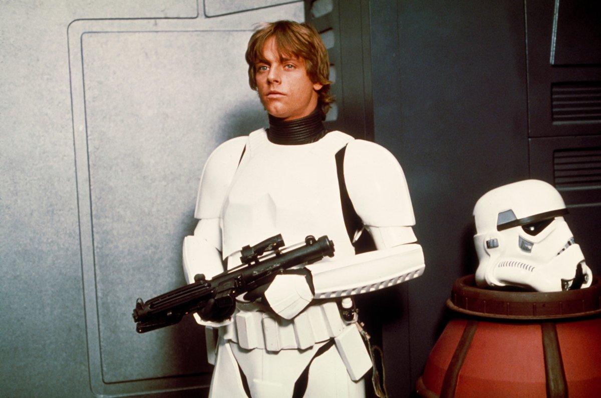 Mark Hamill prova ser alto o bastante para ser Stormtrooper - PlayReplay