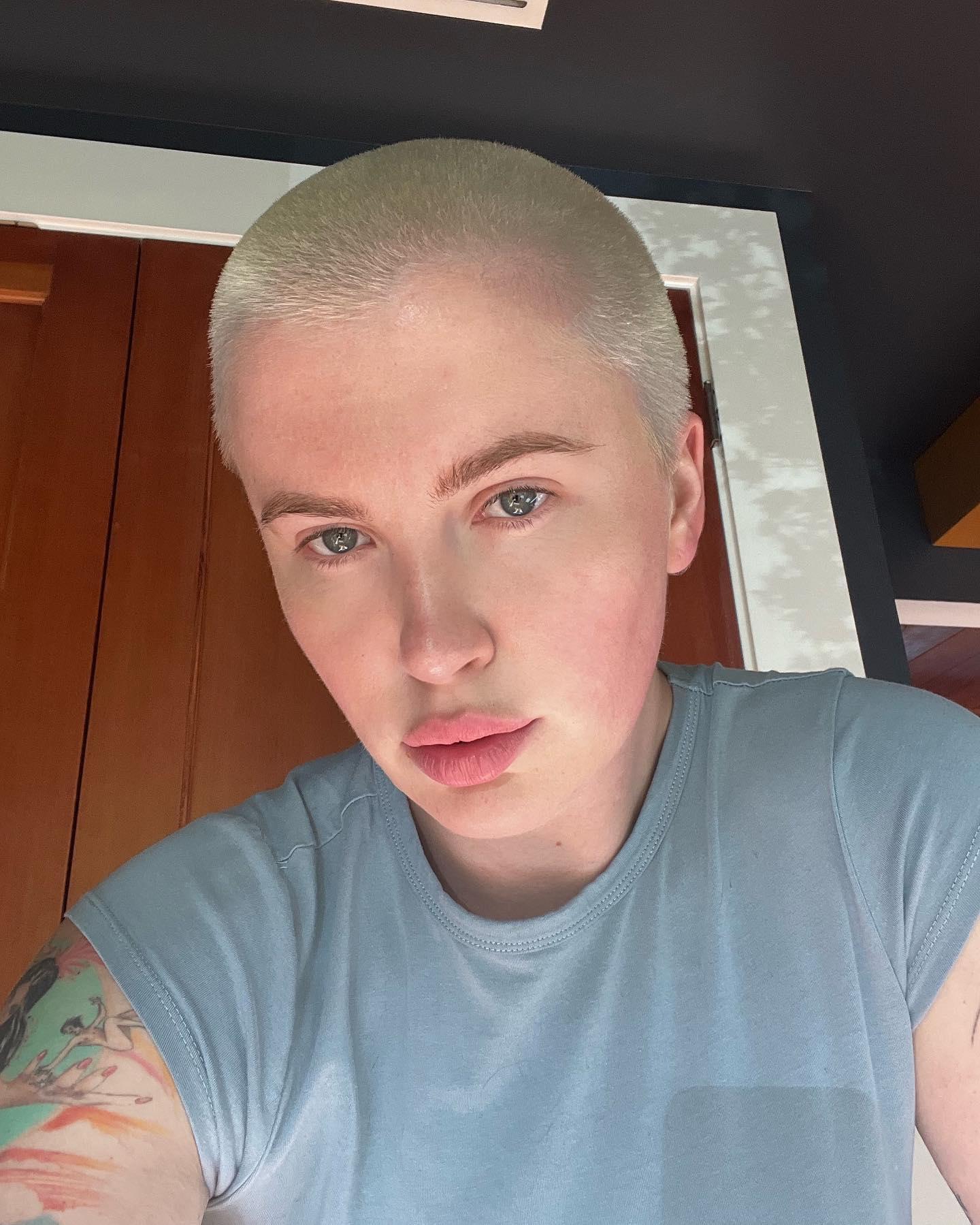 Ireland Baldwin shaves her head