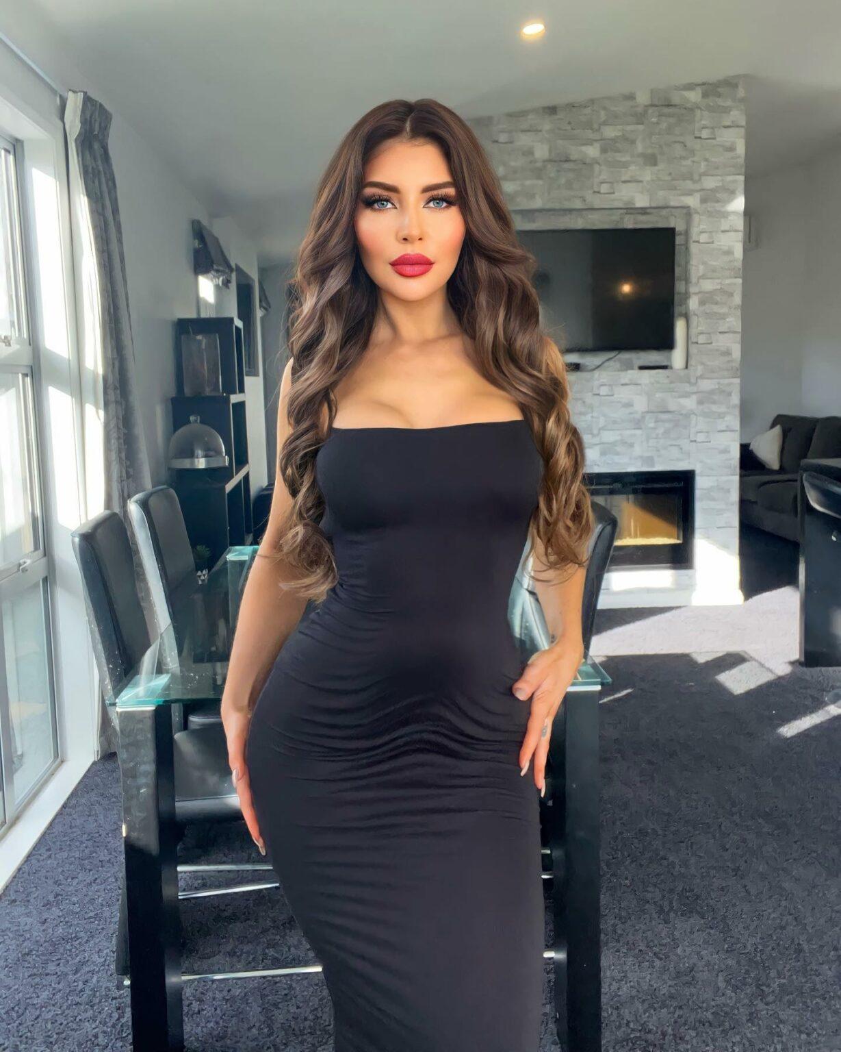 Jasmin Trabucco Flaunts Her Curves - zswzxax