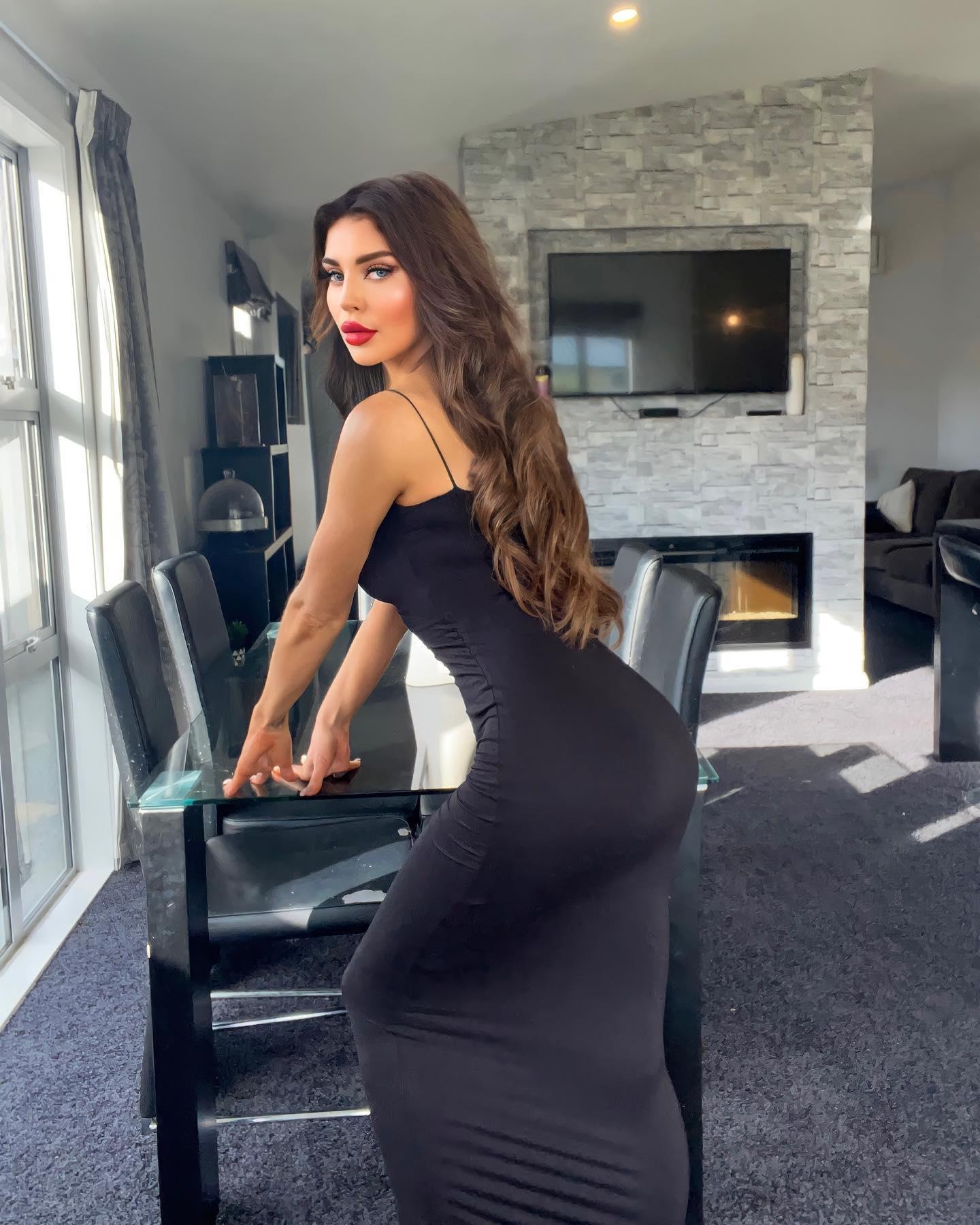 Larissa Trownson Teases A Rear View In A Backless Dress