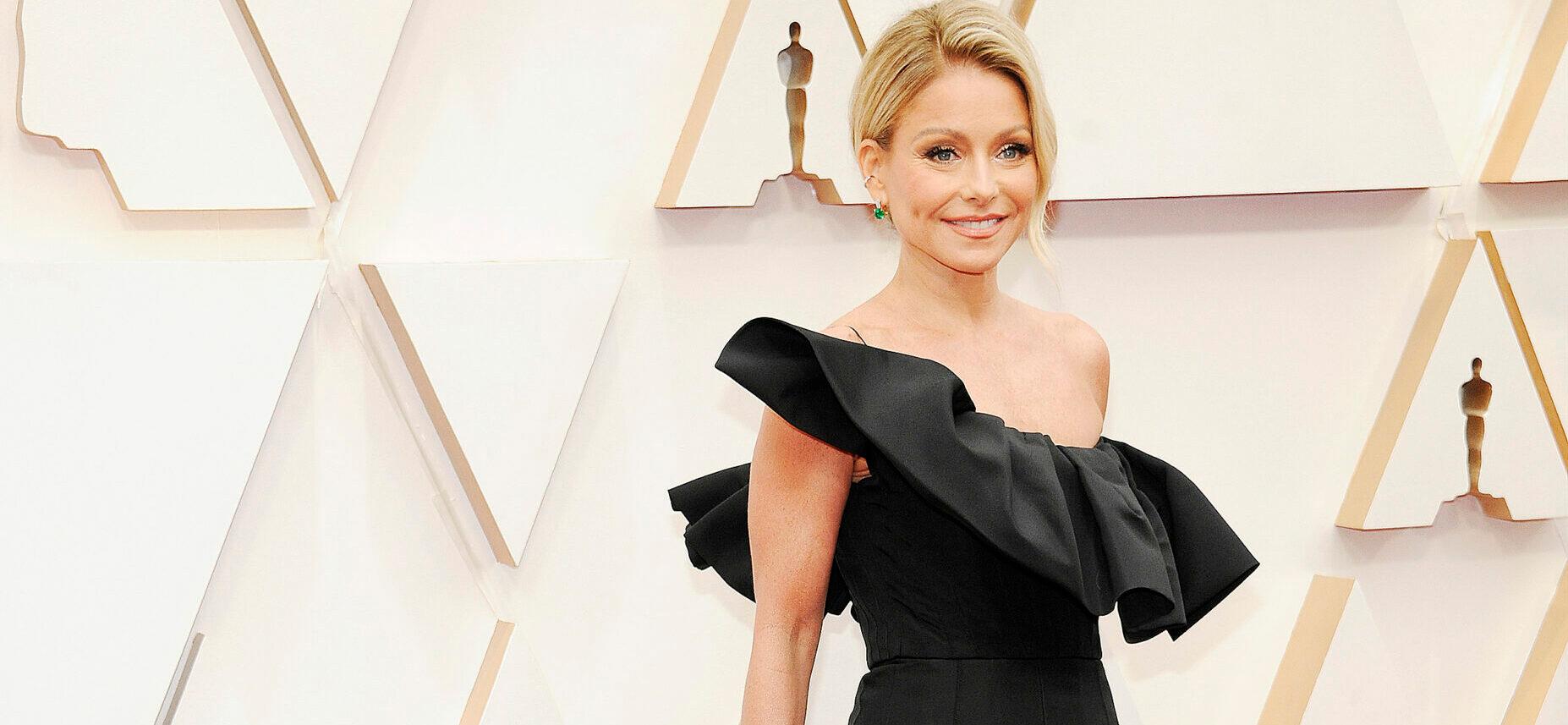 Kelly Ripa Says Thank You to Kathie Lee Gifford for Not Reading Book