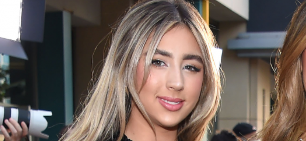 Sylvester Stallone’s 20-Year-Old Daughter Shows Off Her Flat Tummy!