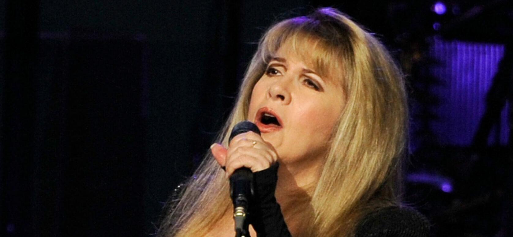 Stevie Nicks Announces Her Cover Of THIS Classic Song With Handwritten Letter!