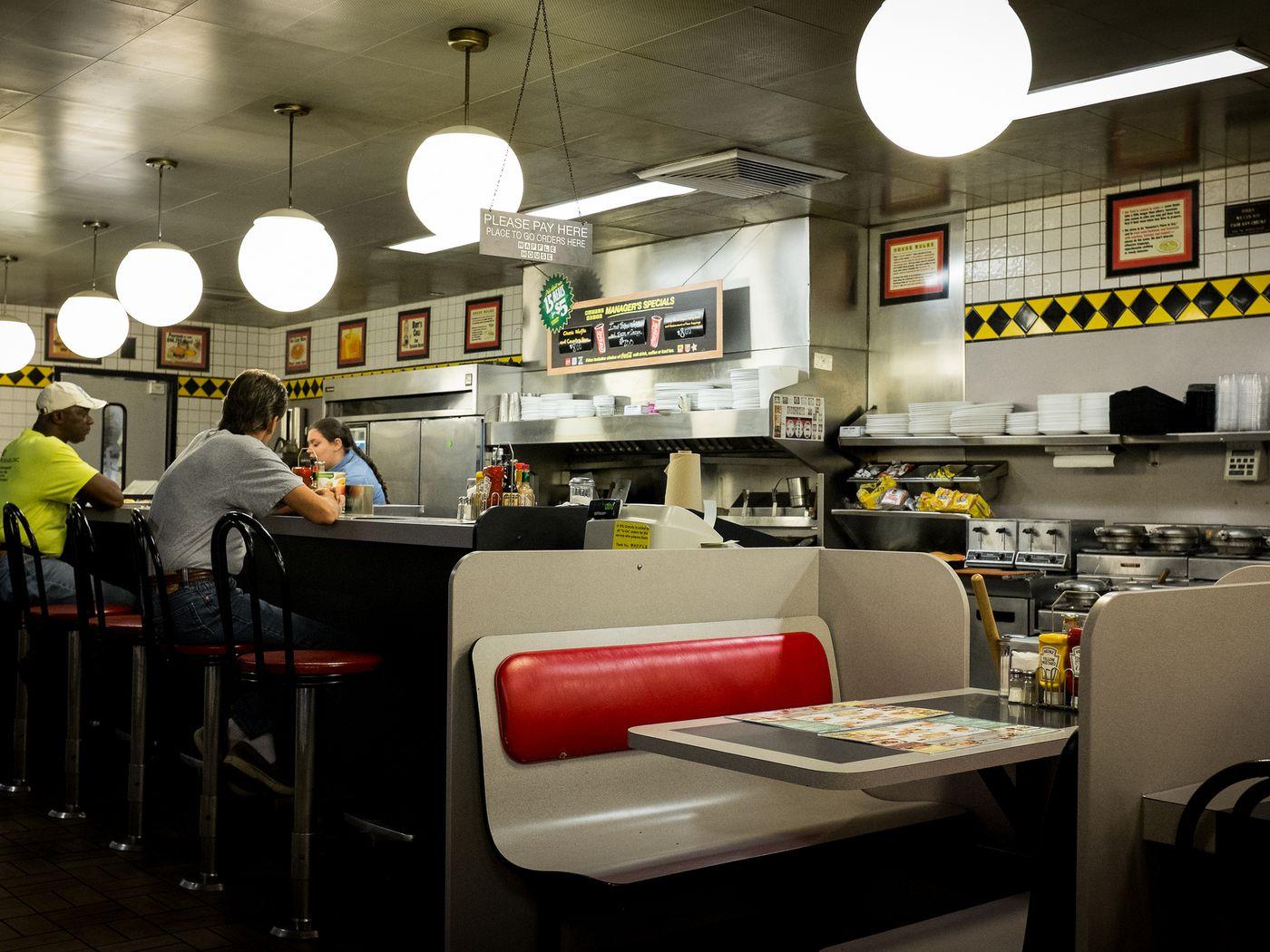 Waffle House Shuts Down Ahead Of Anticipated Hurricane Ian, Floridians Know A Sign When They See One