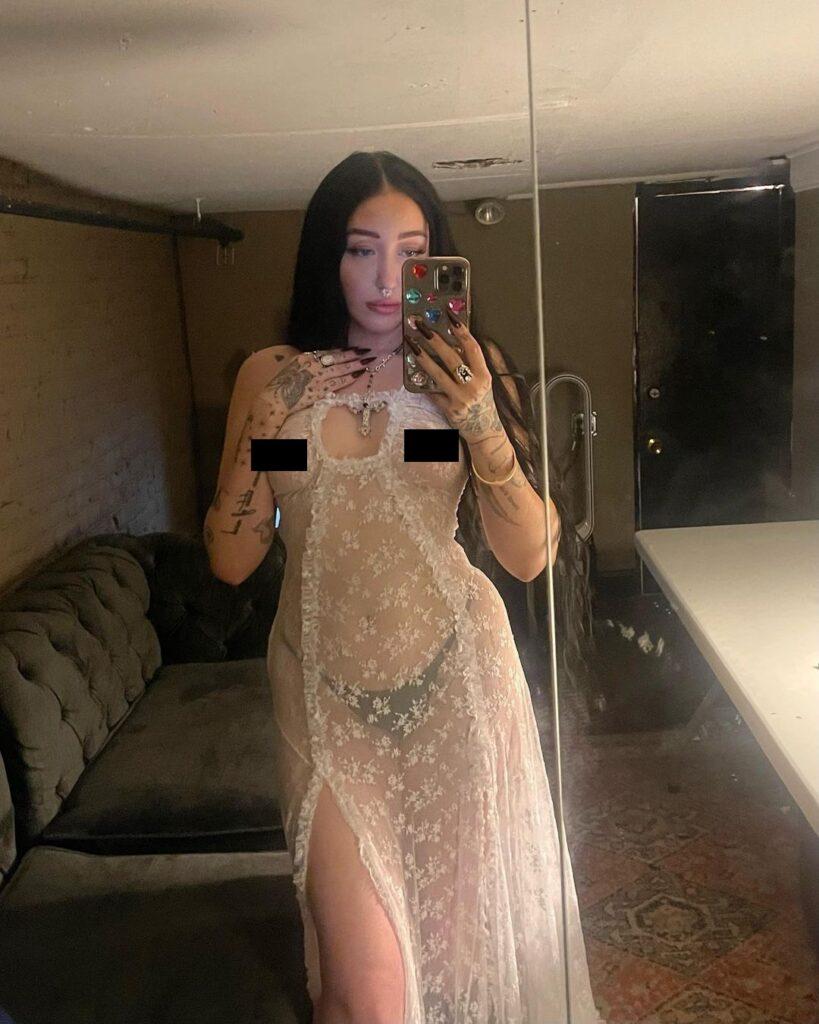 Noah Cyrus taking a selfie.