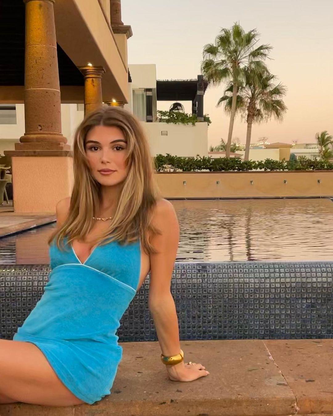 Olivia Jade Giannulli poses for the camera.