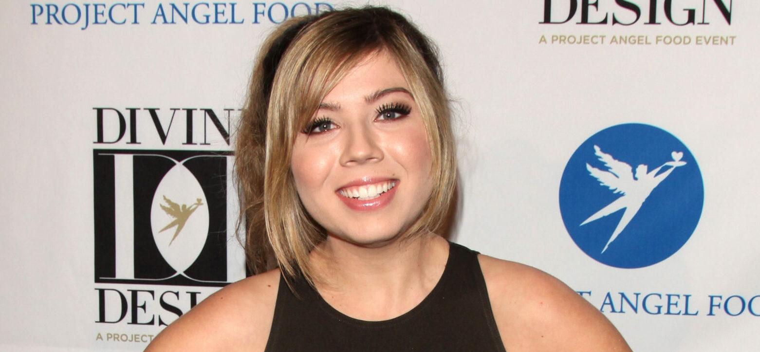 Jennette McCurdy at 2011 Divine Design Gala - Beverly Hills
