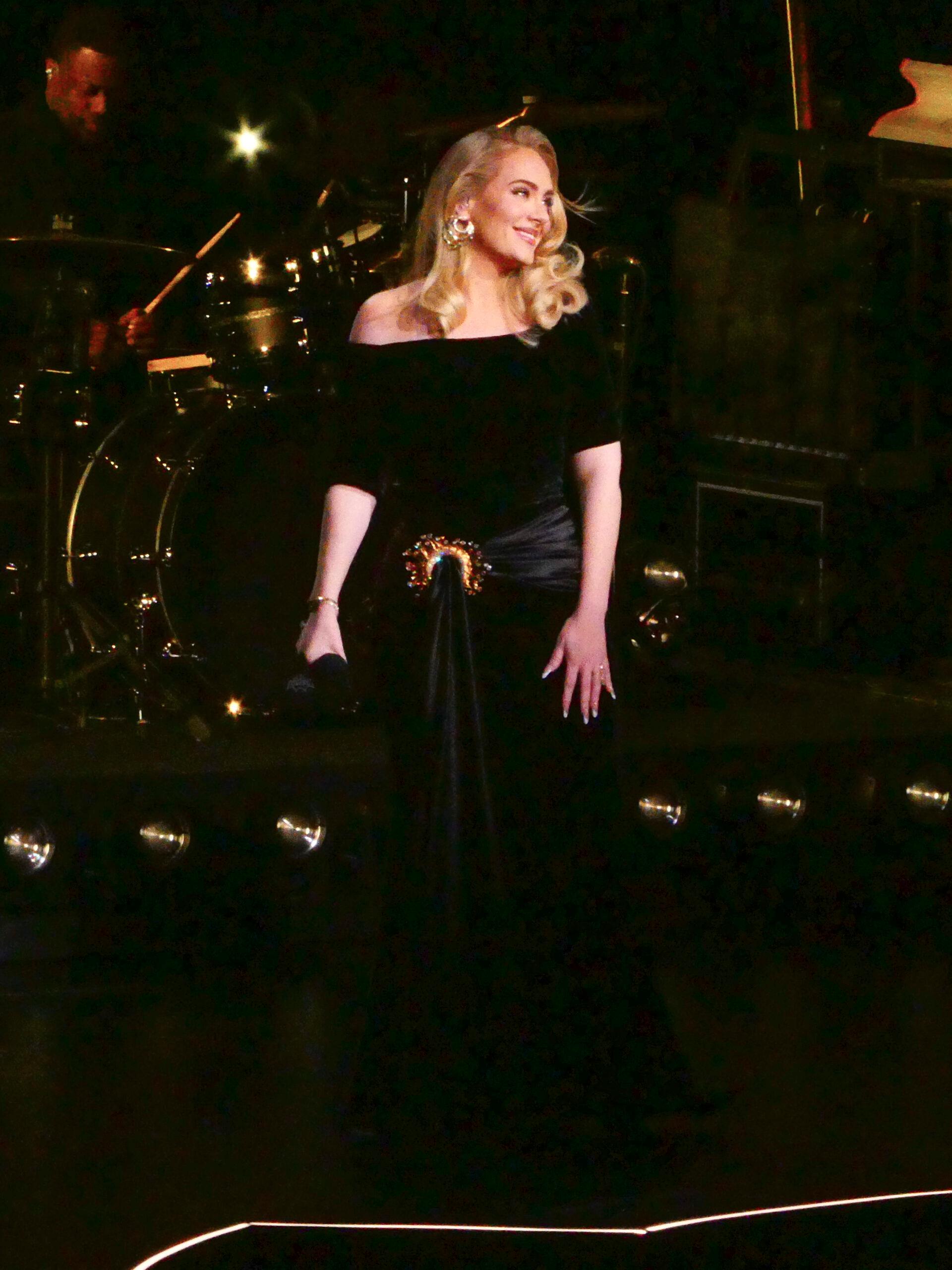 Adele em seu show remarcado em Las Vegas