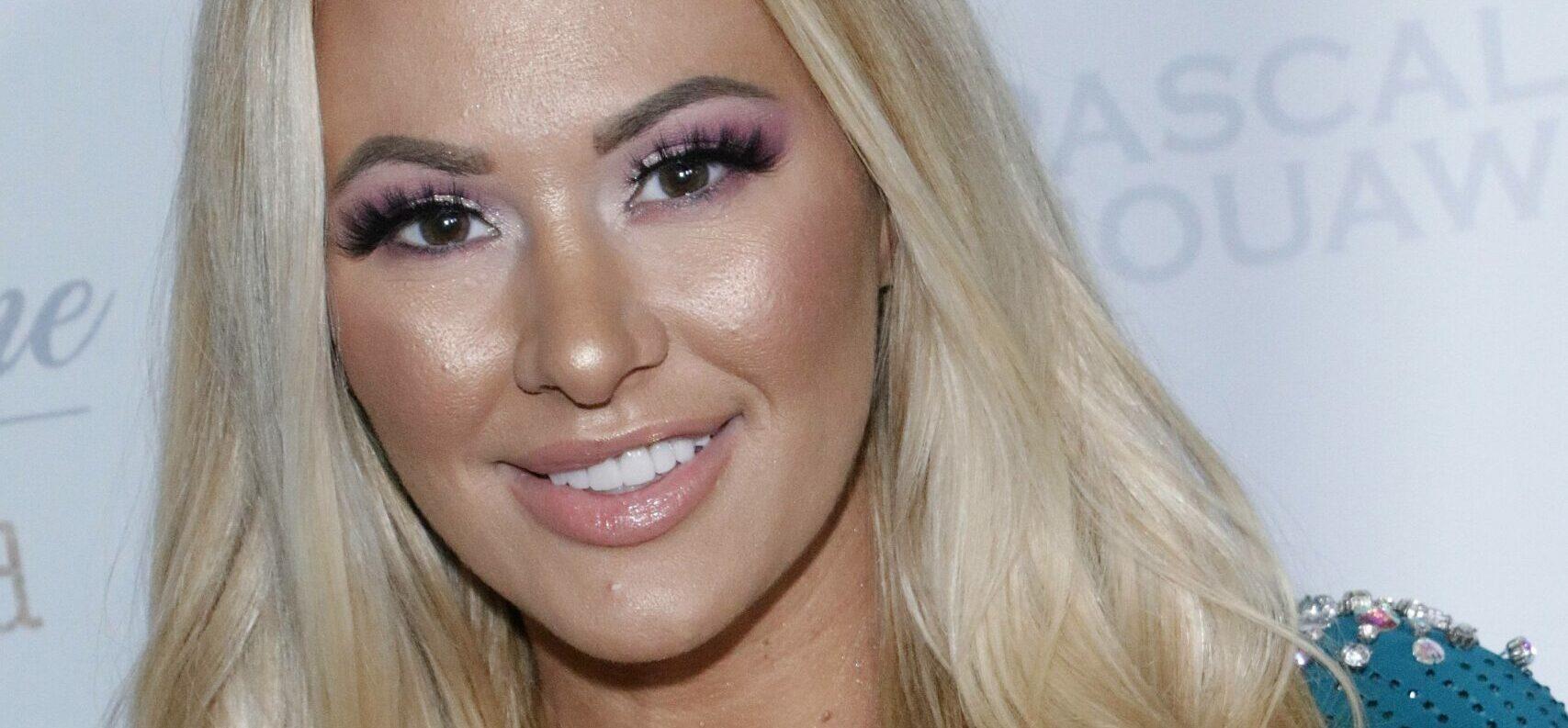 Former Soldier Kindly Myers In See-Through Dress Tries To Pick Her NYE Gown