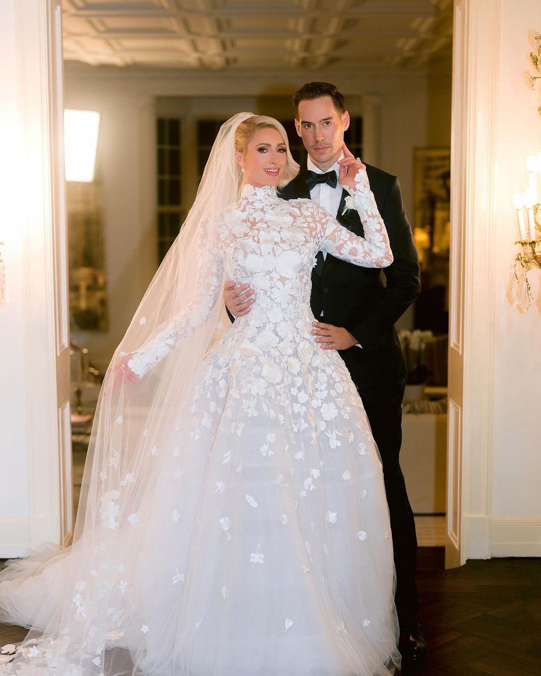 Paris Hilton Evokes Wedding Vibes With Hubby In 1st Anniversary