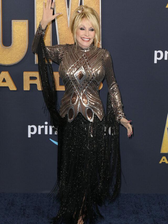 Dolly Parton arrives at the 57th ACM Awards in Las Vegas