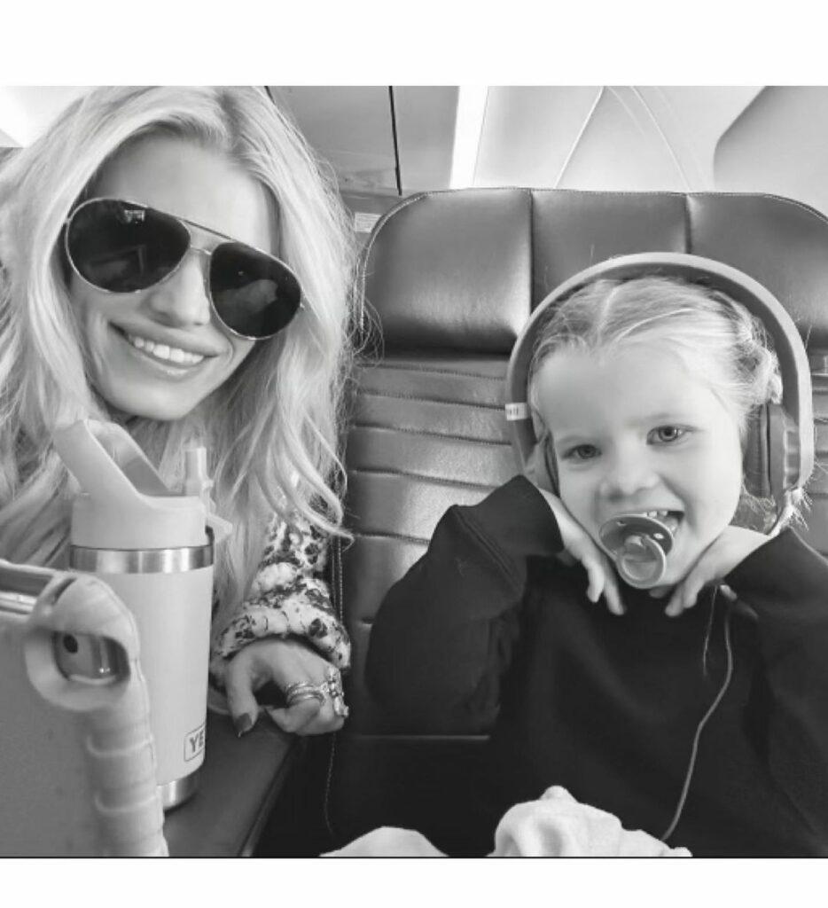 Jessica Simpson trolled for letting daughter use a pacifier