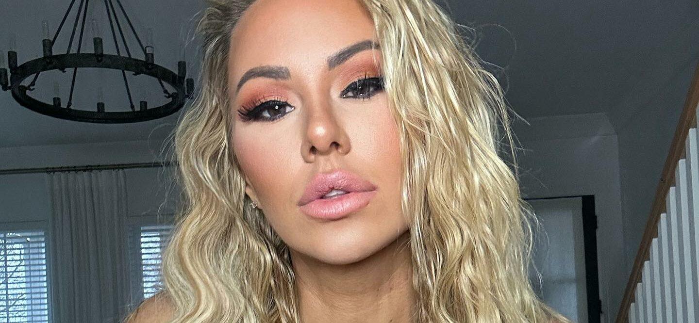 Kindly Myers Drops A New 'Thirst Trap' In Daisy Dukes!