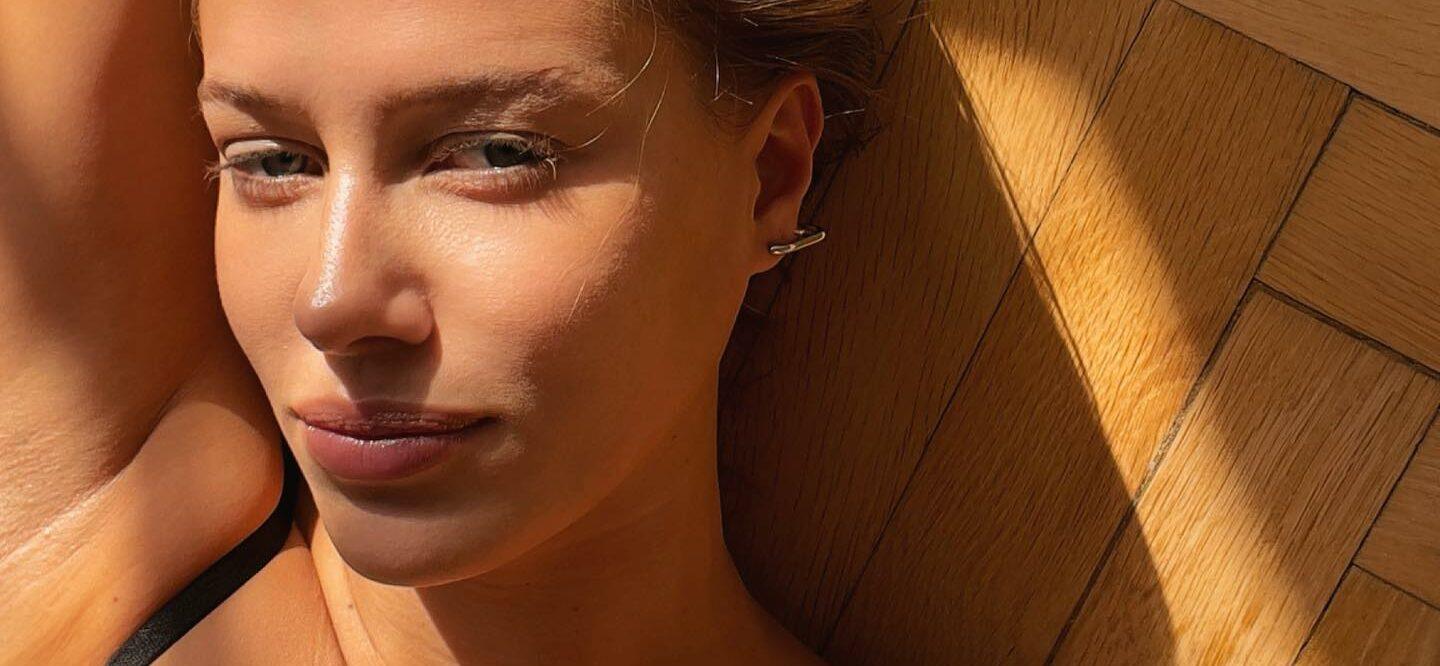Model Nicole Poturalski Poses Topless In Her ‘Fav Spot’
