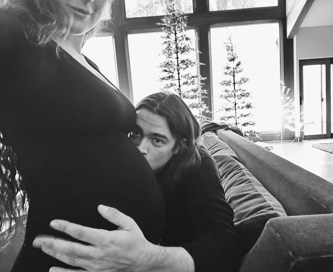 Rumer Willis Shows Off Baby Bump As She And Her BF Announce They Are Expecting