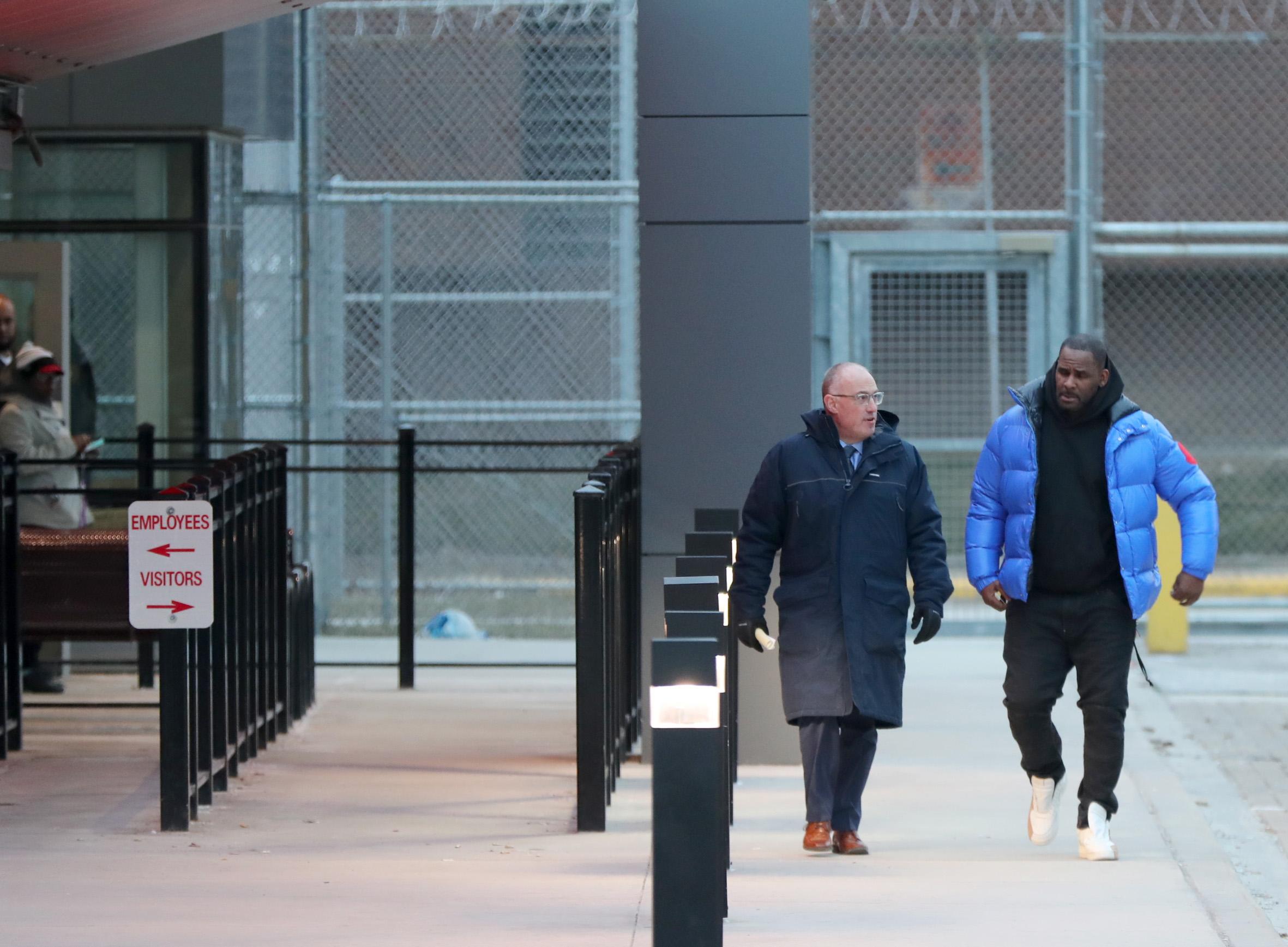 R Kelly leaves Cook County Detention Center