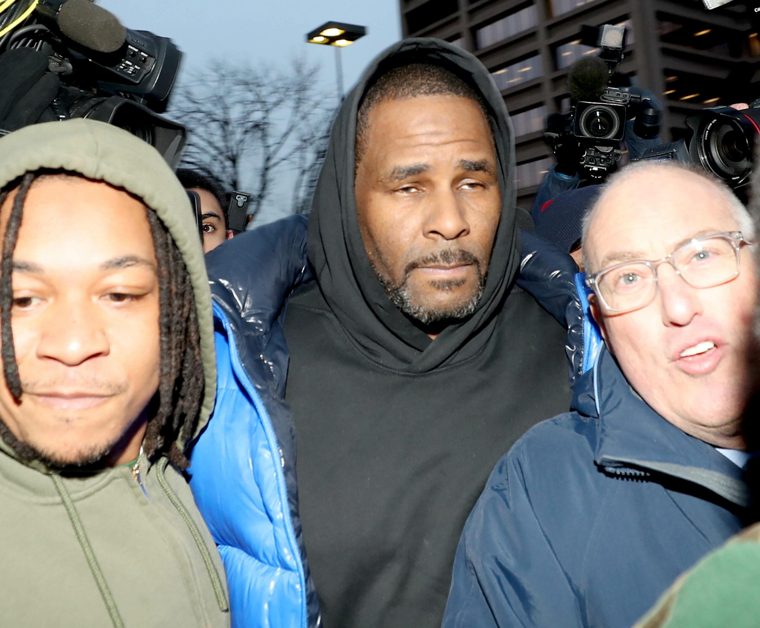 R Kelly leaves Cook County Detention Center