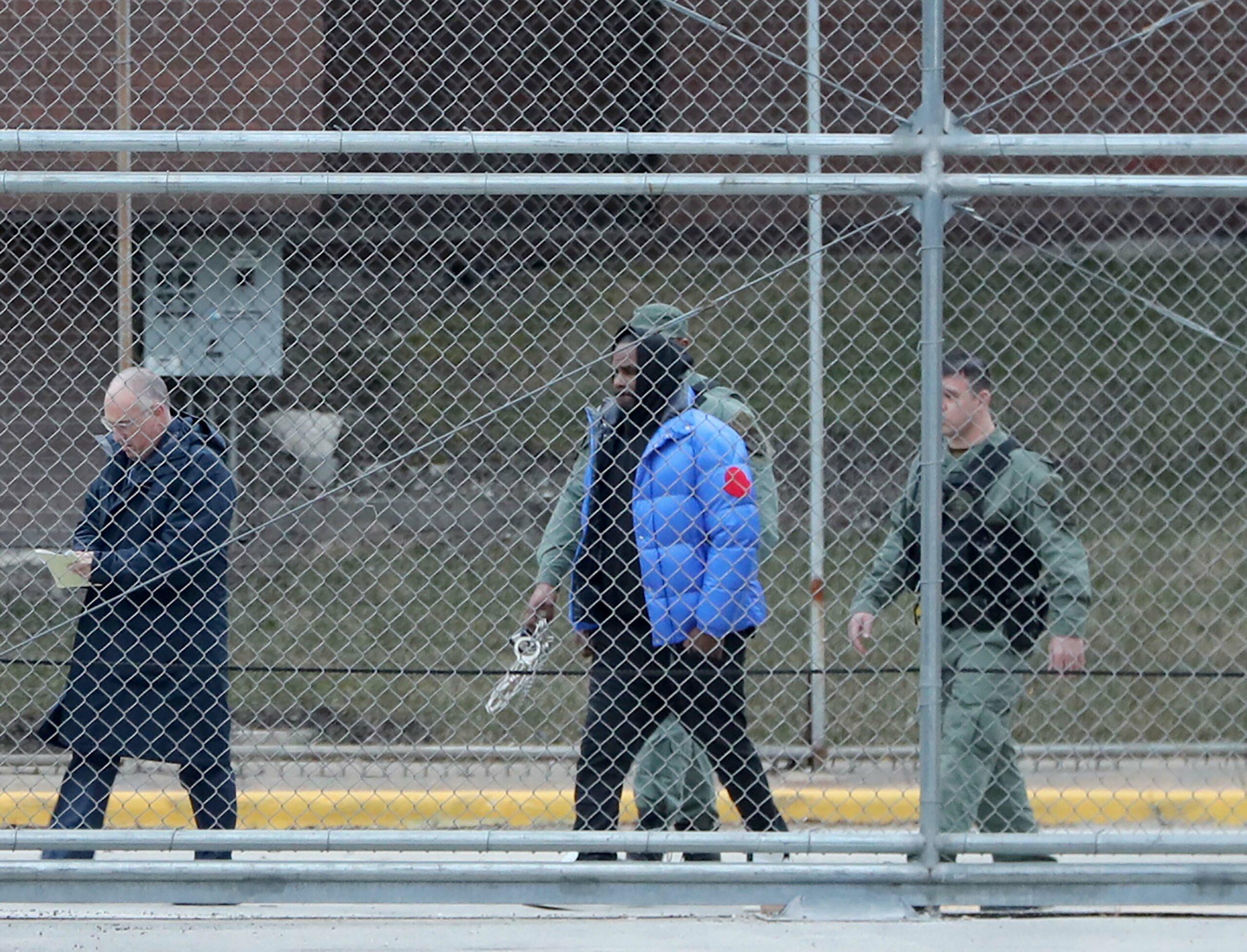 R Kelly leaves Cook County Detention Center