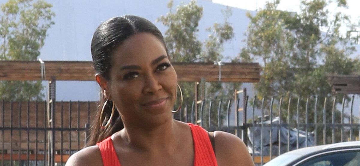 ‘RHOA’ Alumna Kenya Moore & Andy Cohen Have Some Thoughts About THIS ‘Housewife!’
