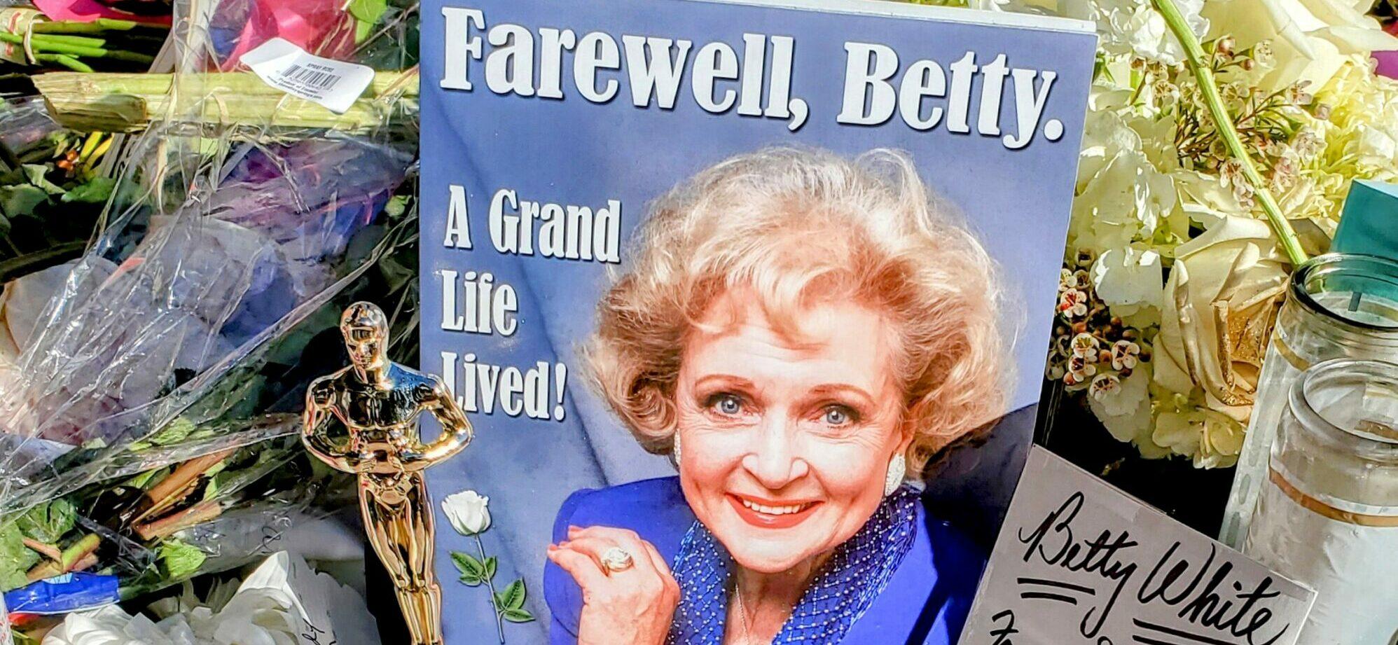 Betty White apos s Hollywood Star gets tons of fan love mourning the loss of her