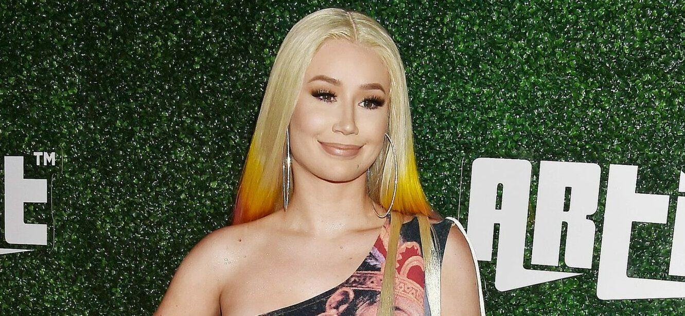Iggy Azalea Gets Wet With Sharks While On Vacation