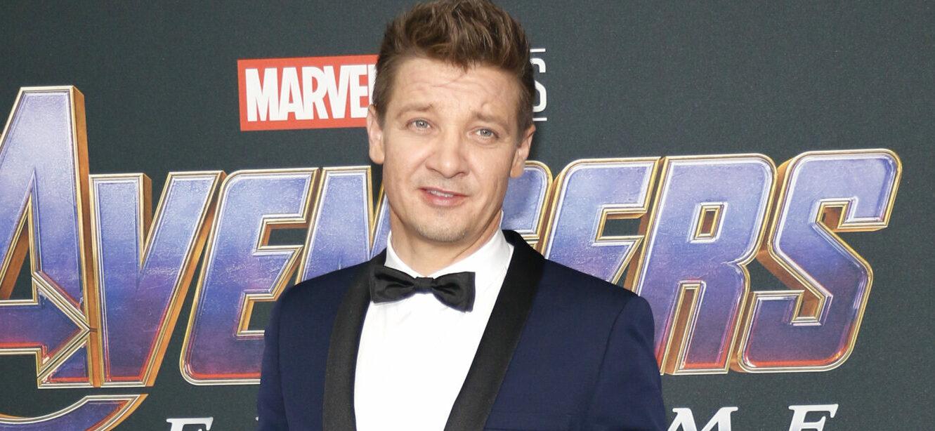Jeremy Renner Progresses To Walking Without His Cane!