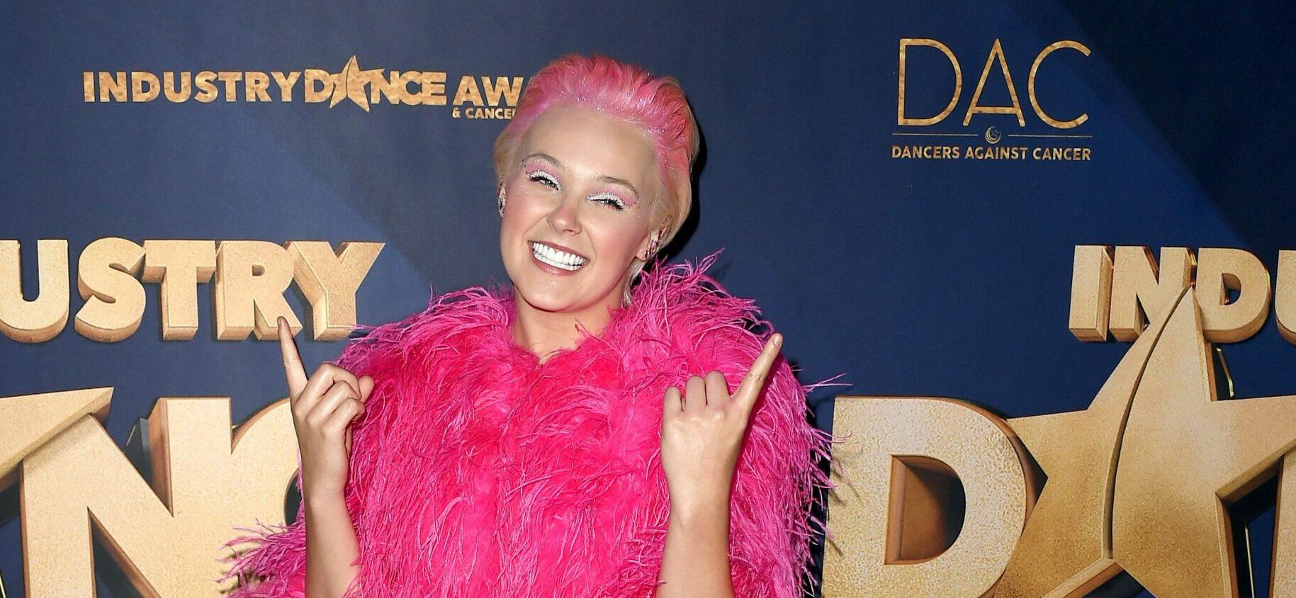 JoJo Siwa Recalls Social Media Being ‘Safe Space’ While Coming Out