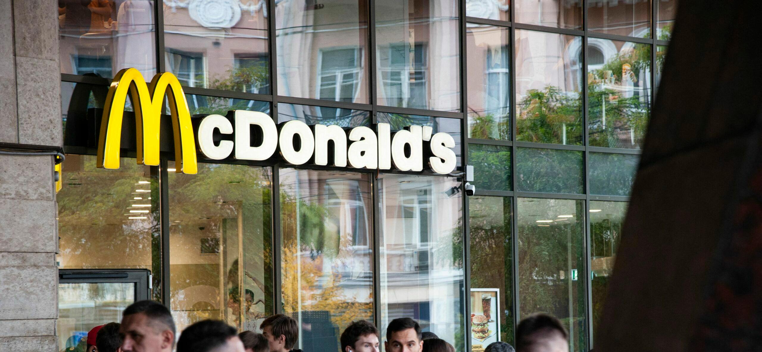 Man Attempts To DeepFry Wife's CoWorkers Head At McDonald's