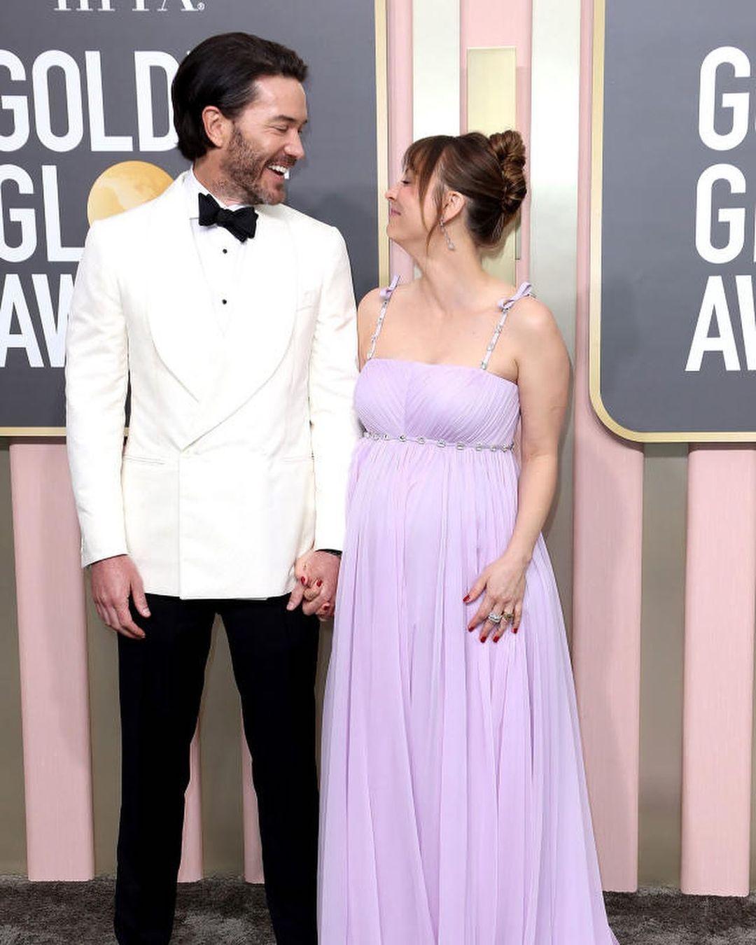 Pregnant Kaley Cuoco and Tom Pelphrey at the 2023 Golden Globes