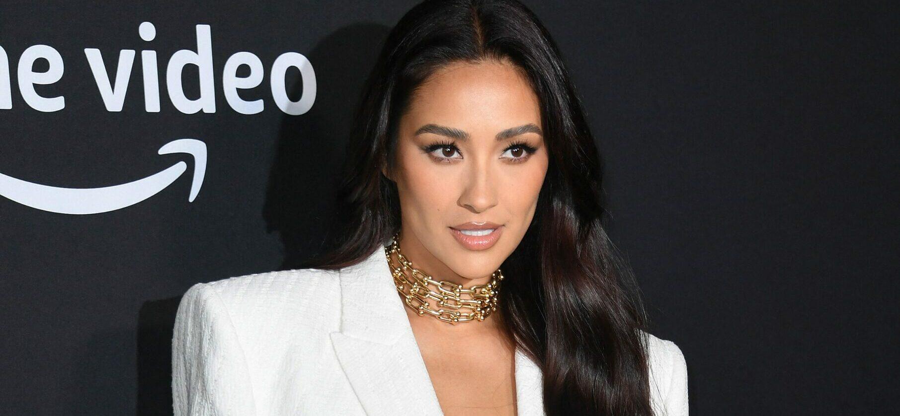Shay Mitchell Lets Her ‘Peach’ Hang out In The Sun