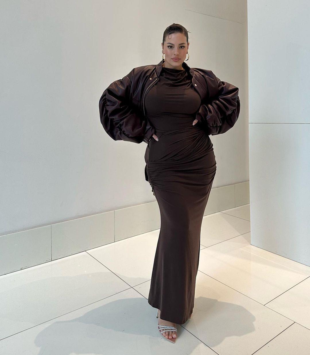 Plus-size model Ashley Graham wows in lingerie at New York Fashion Week