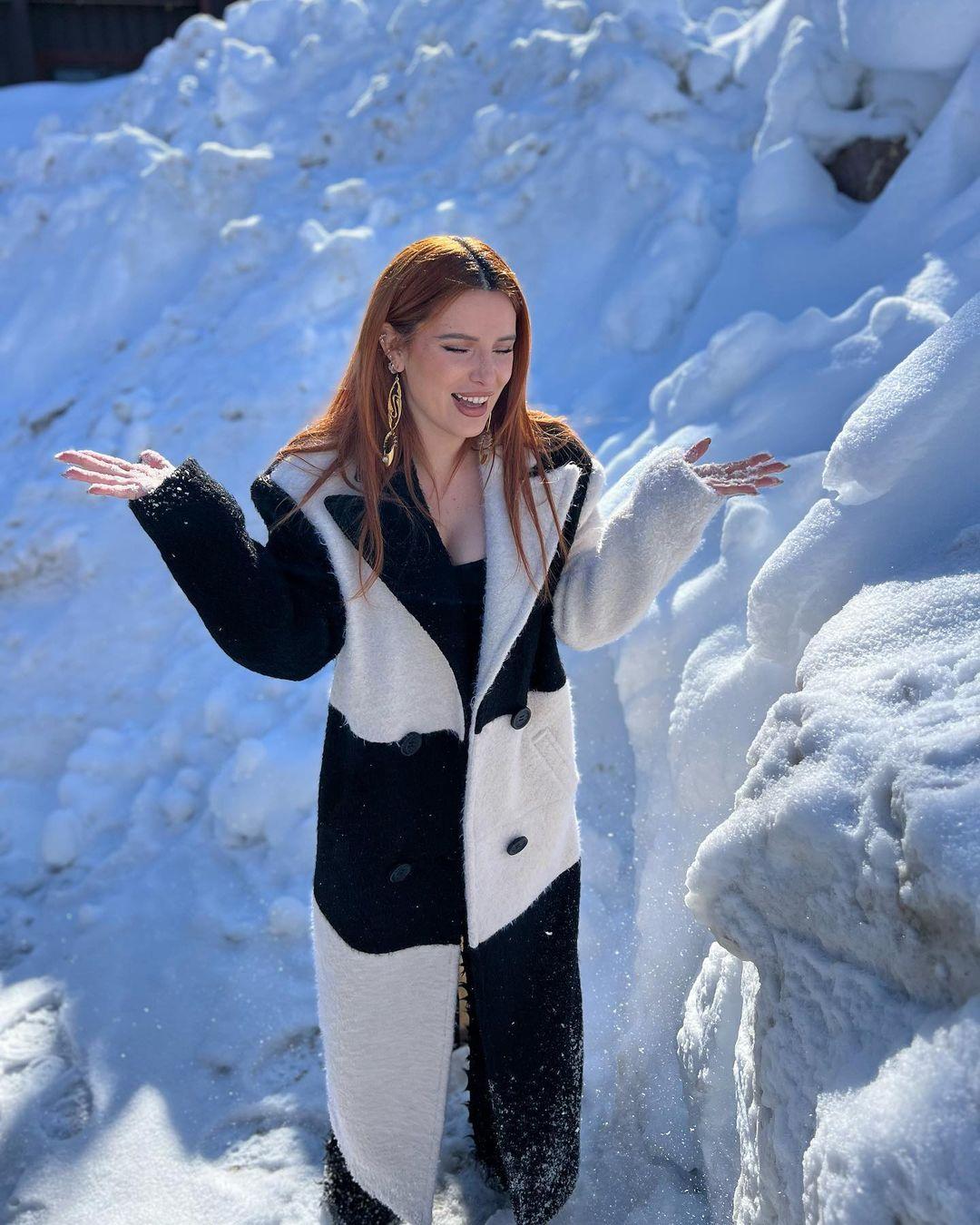 Bella Thorne plays in snow