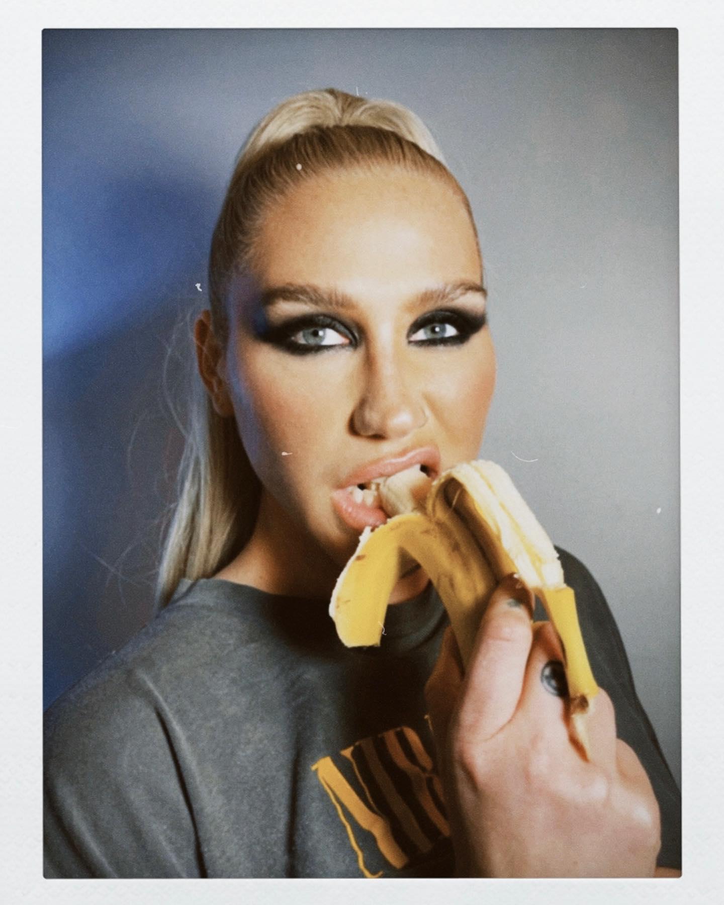 Kesha eats a banana
