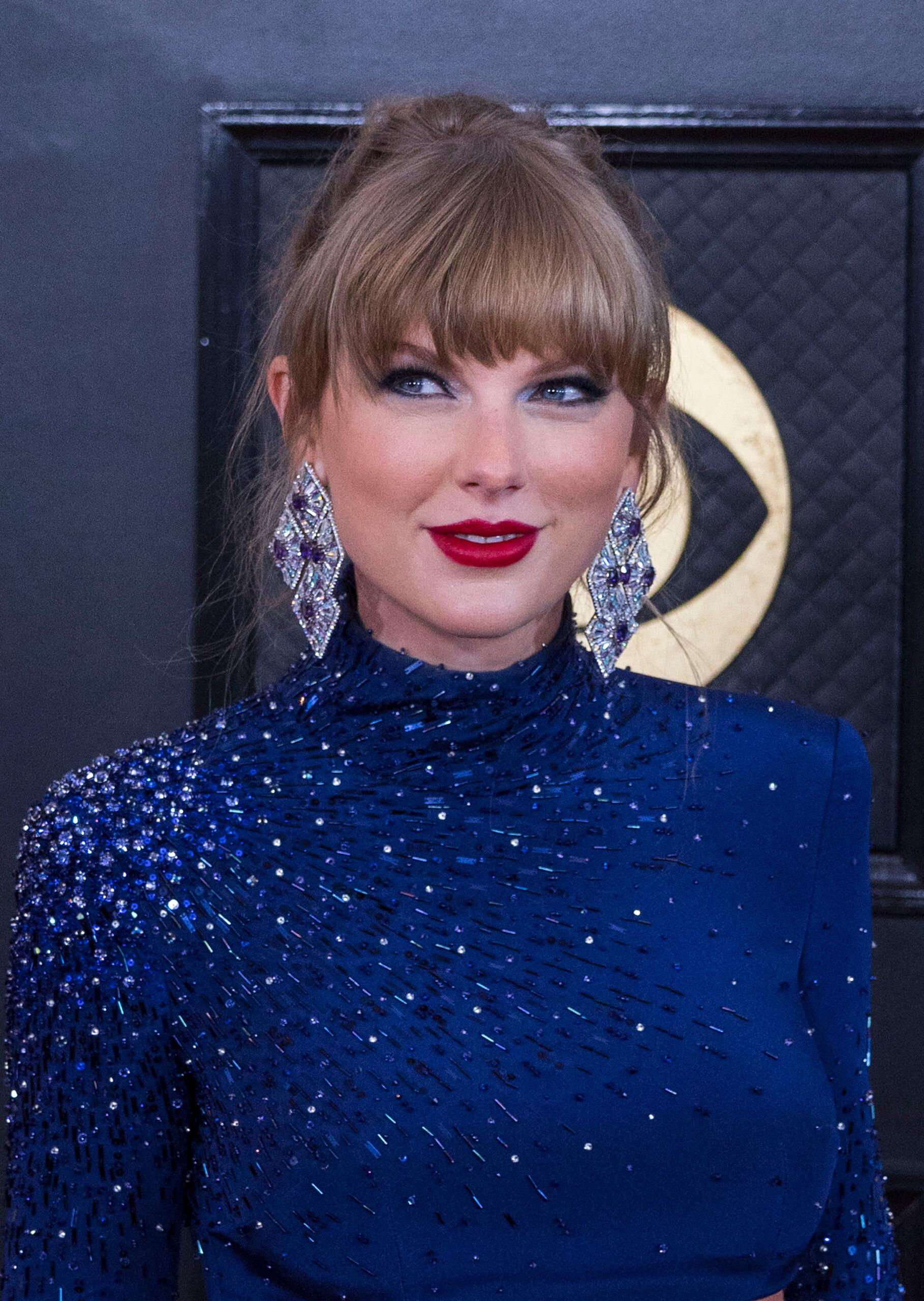 Taylor Swift at the Grammy Awards 2023: RED CARPET