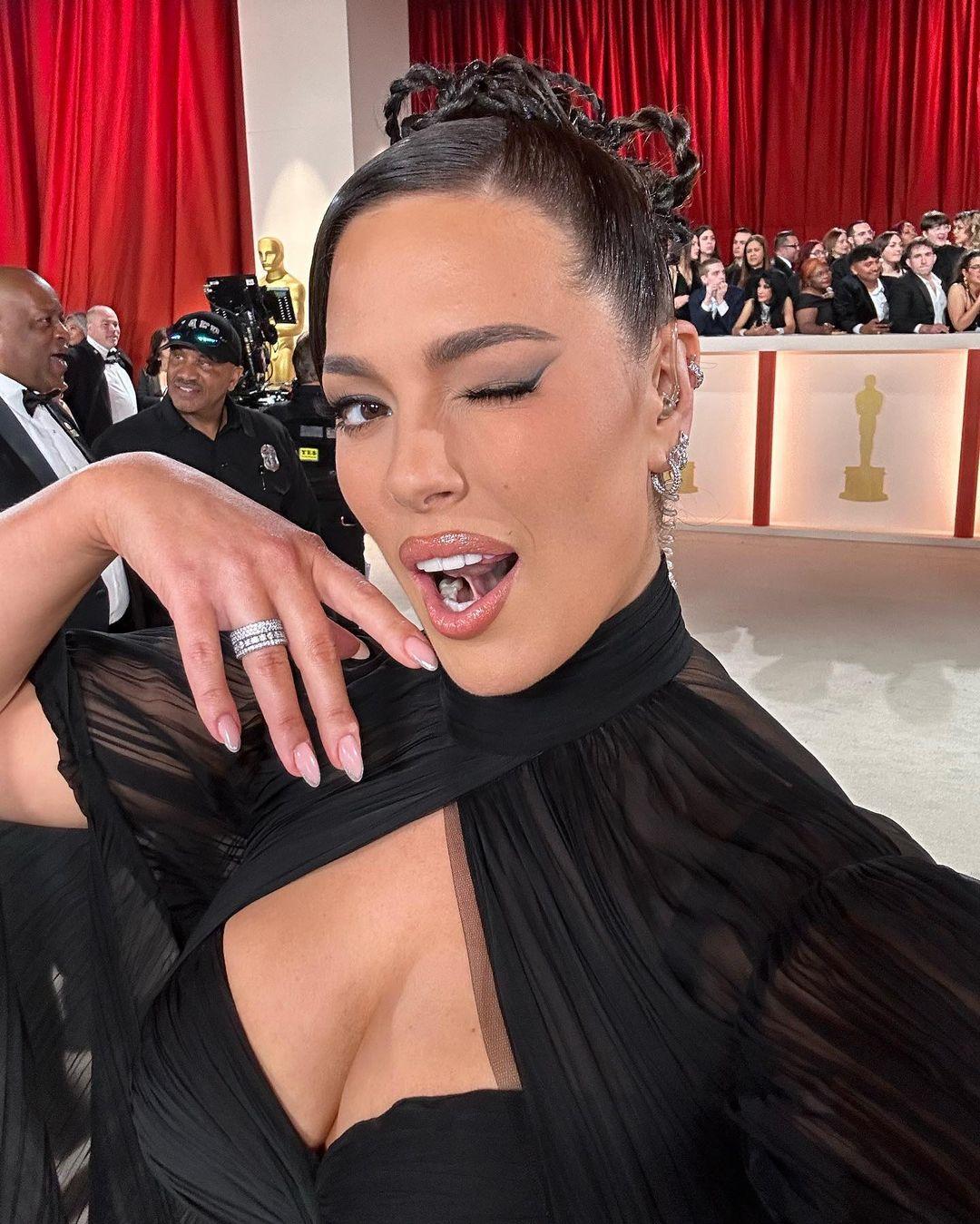 Ashley Graham Slammed For Bad Interviewing Skills On Academy Awards Red Carpet