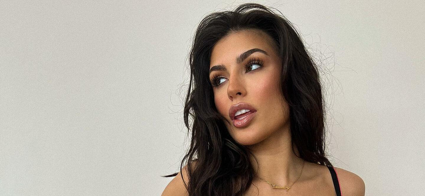 Emily Faye Miller Strips Down For A Soak In The Tub To ‘Unwind’