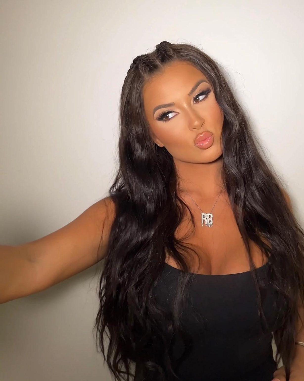 Rachel Bush Wears Nothing But A Towel In Post-Shower Selfie