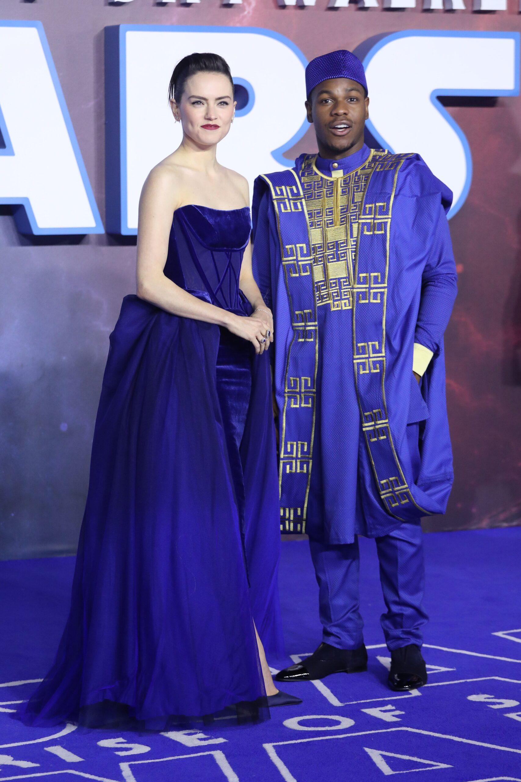 Daisy Ridley and John Boyega pose together at Star Wars premiere