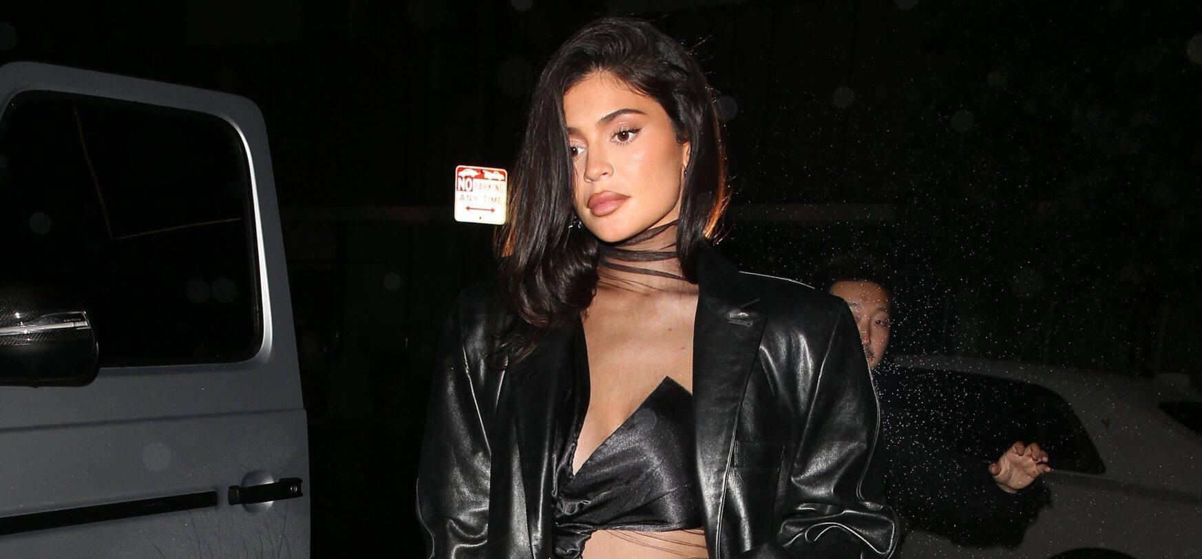 Kylie Jenner Reveals WHO Makes Her Feel Beautiful & Denies Facial Surgery!