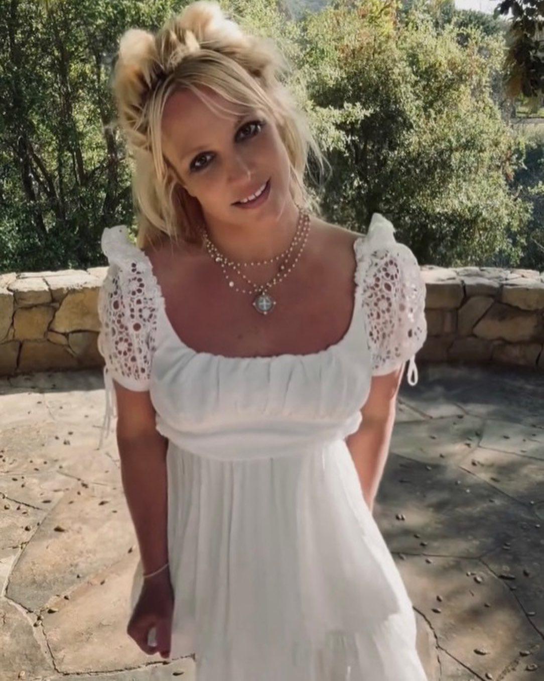 Britney Spears Tugs Down Her Sleeves To Make A Strapless Dress