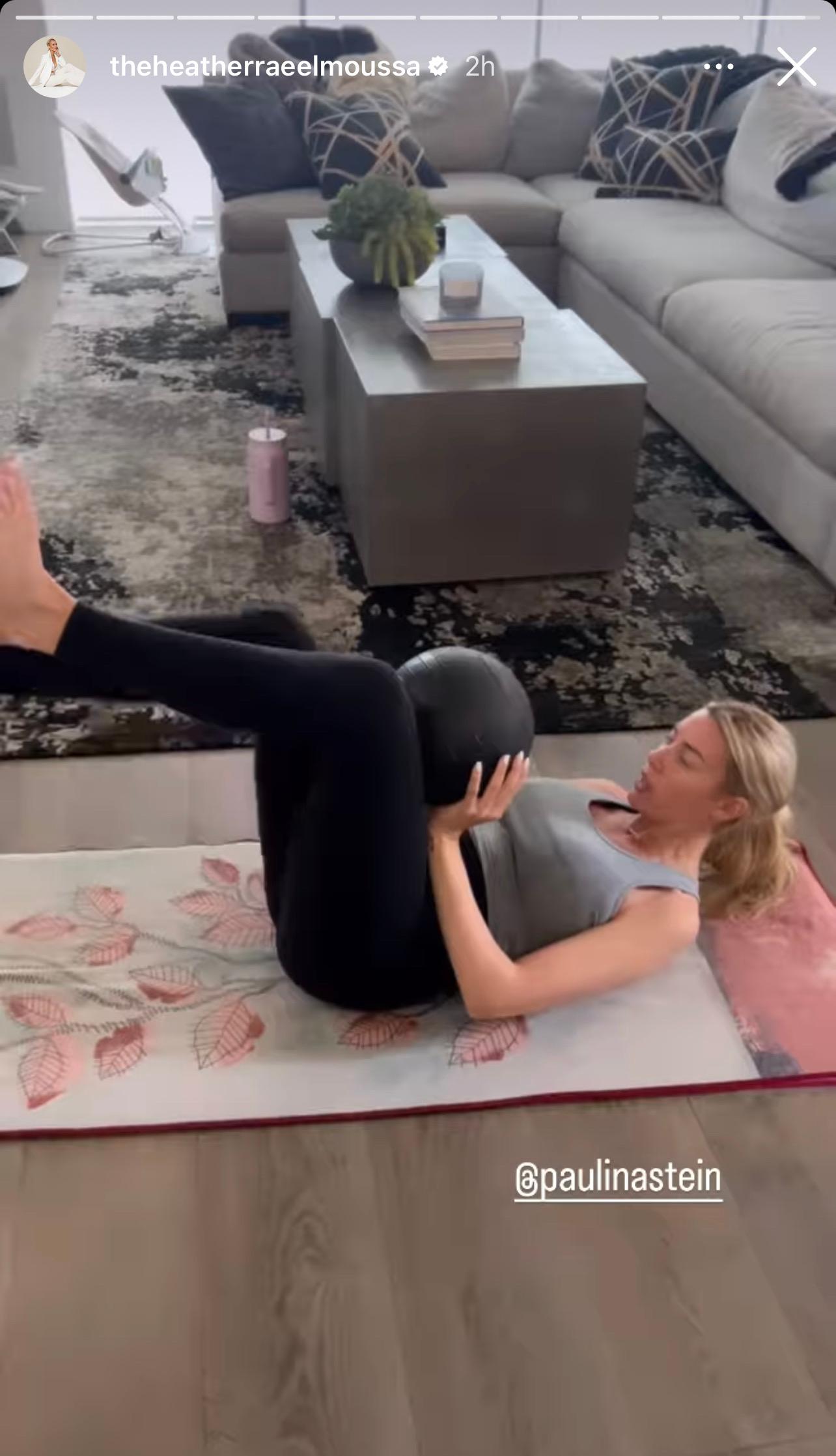 Carrie Underwood Wows Instagram In Yoga Pants Stretch - The Blast
