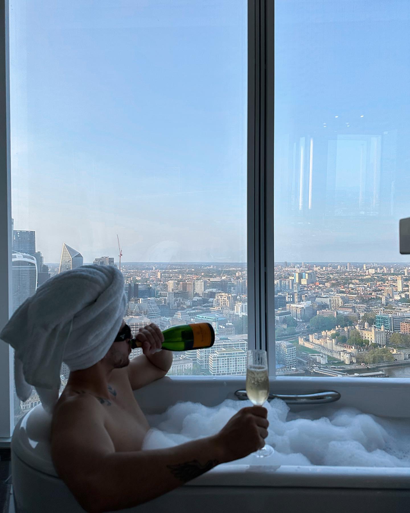 Kayla Richart Strips Down To Enjoy Champagne In Her Bathtub