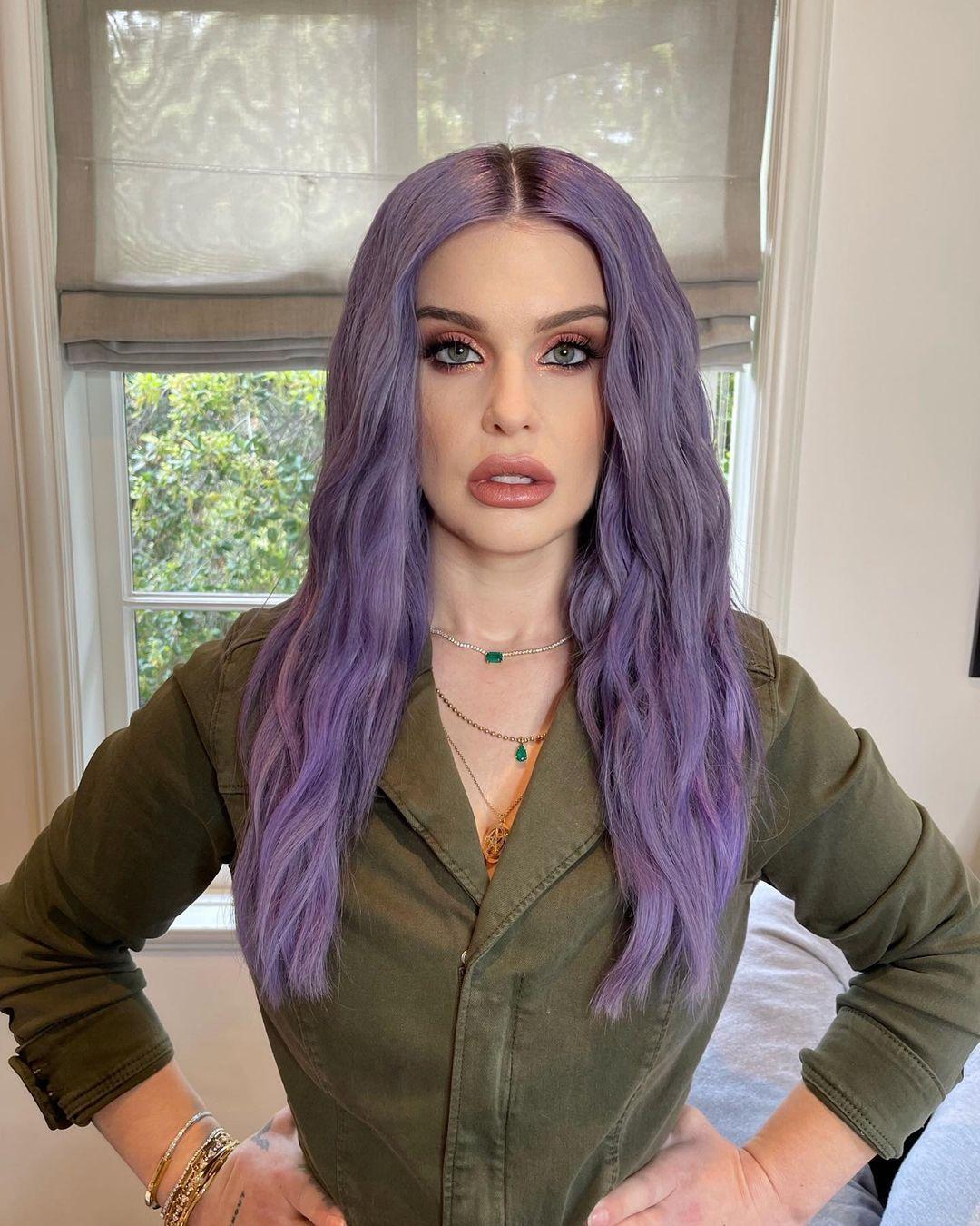 Kelly Osbourne flaunts weight loss in new photos