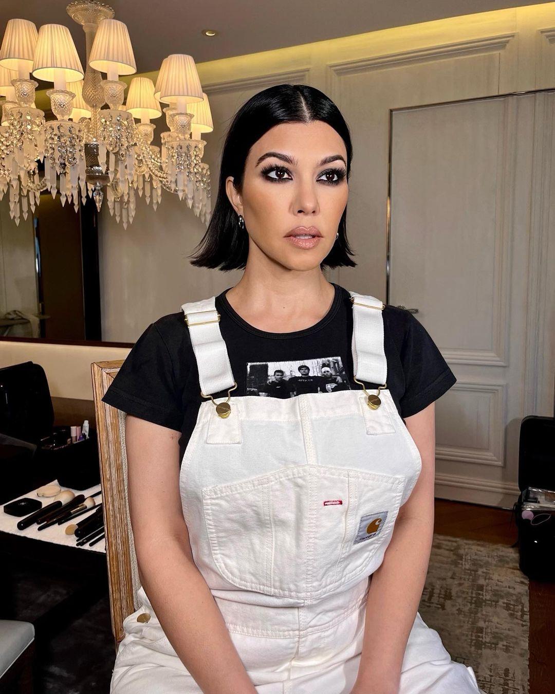 Kourtney Kardashian returns to being brunette