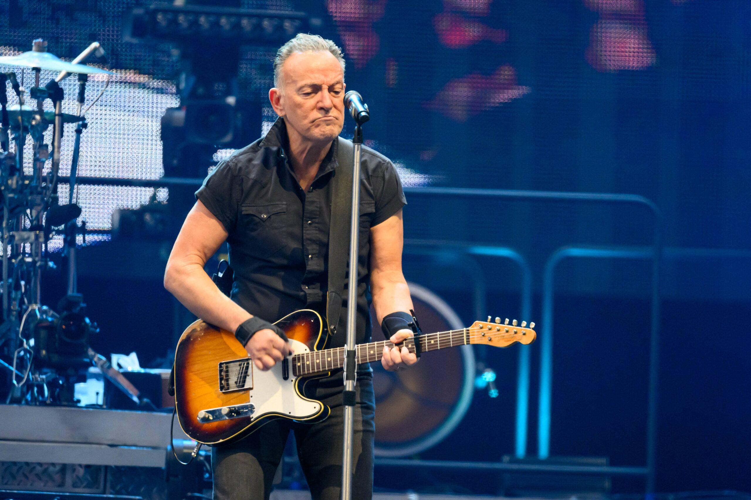 Bruce Springsteen Left Unhurt After Suffering A Terrible Fall On Stage At Amsterdam Show