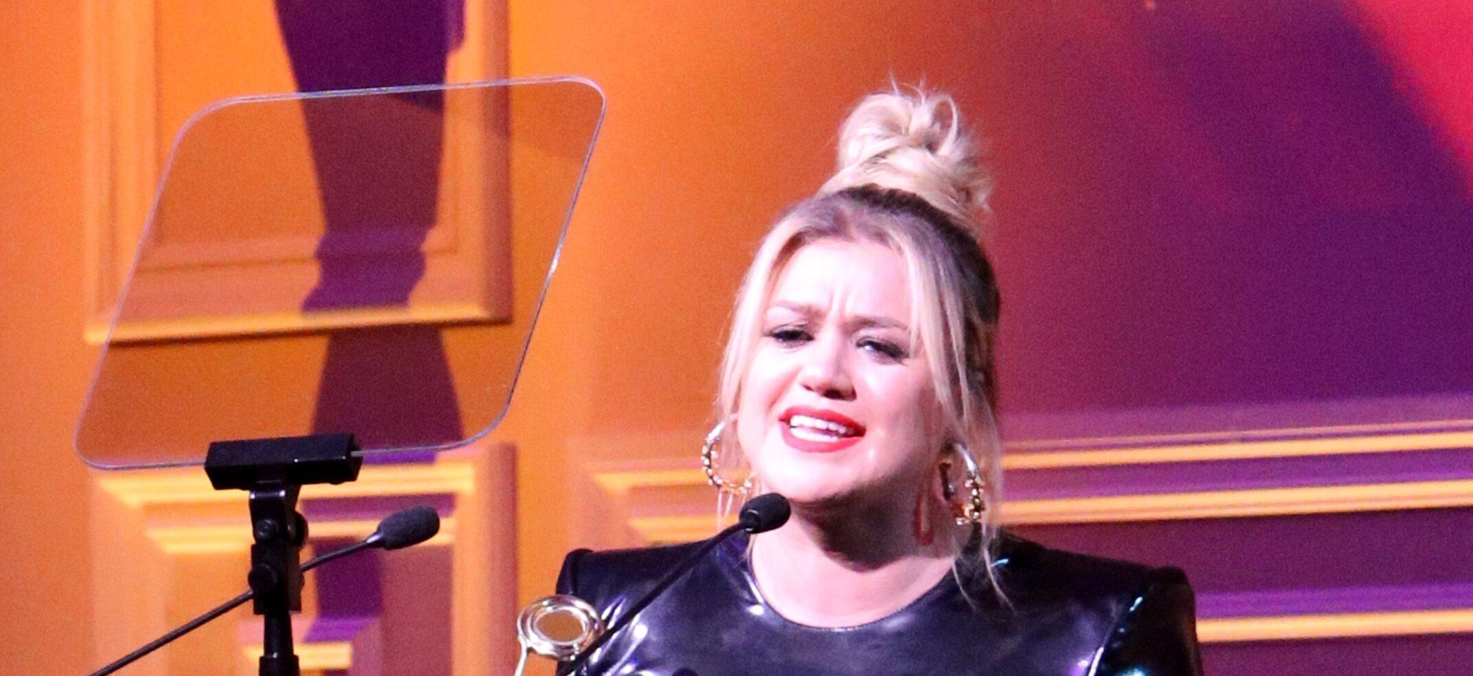 ‘The Kelly Clarkson Show’ Staffers Allege A Number Of ‘Toxic’ Elements In Its Workplace Atmosphere