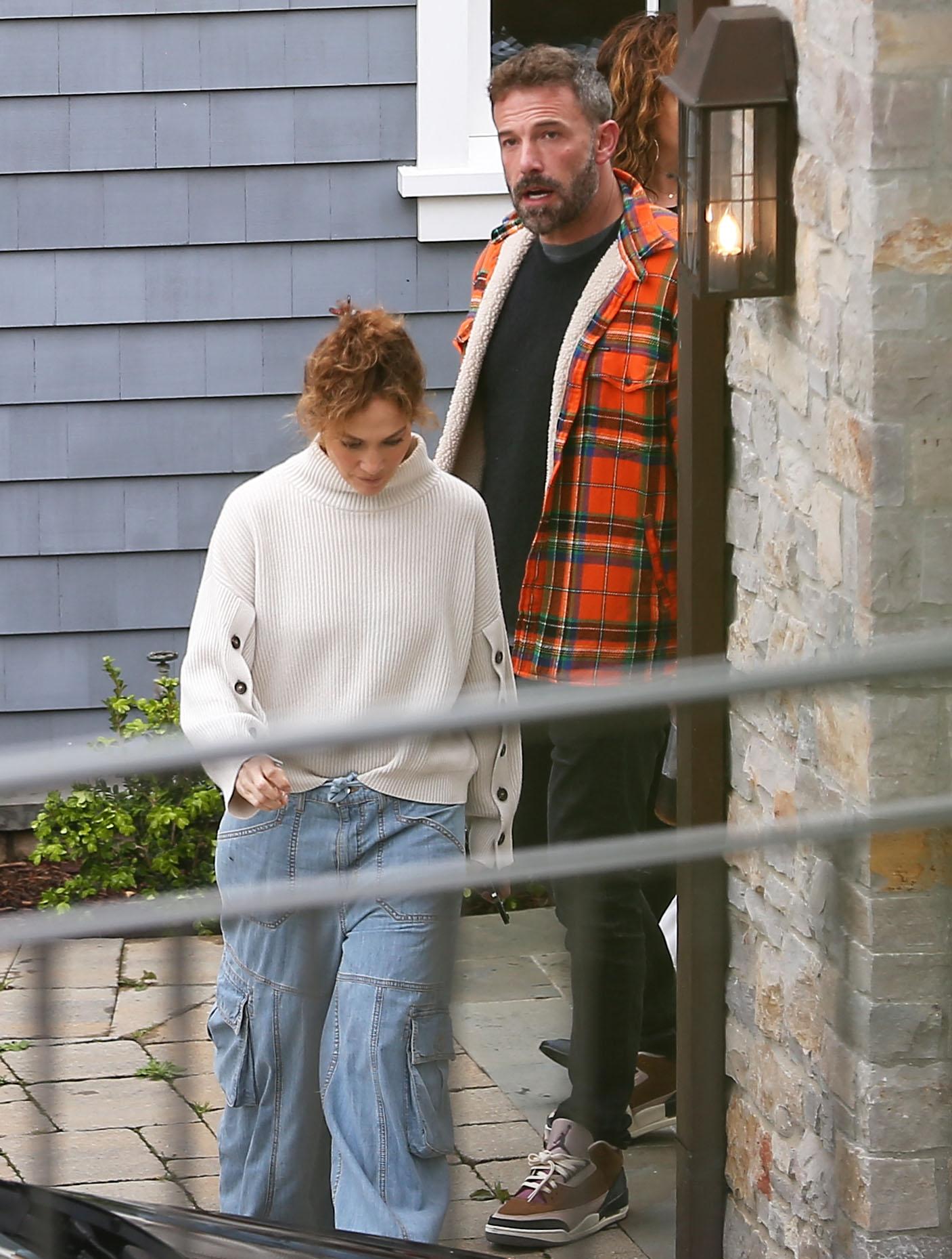 Ben Affleck and Jennifer Lopez view the 65 000 000 house for a third time