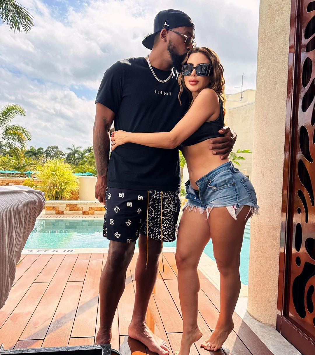 Marcus Jordan beijando a cabeça de Larsa Pippen.