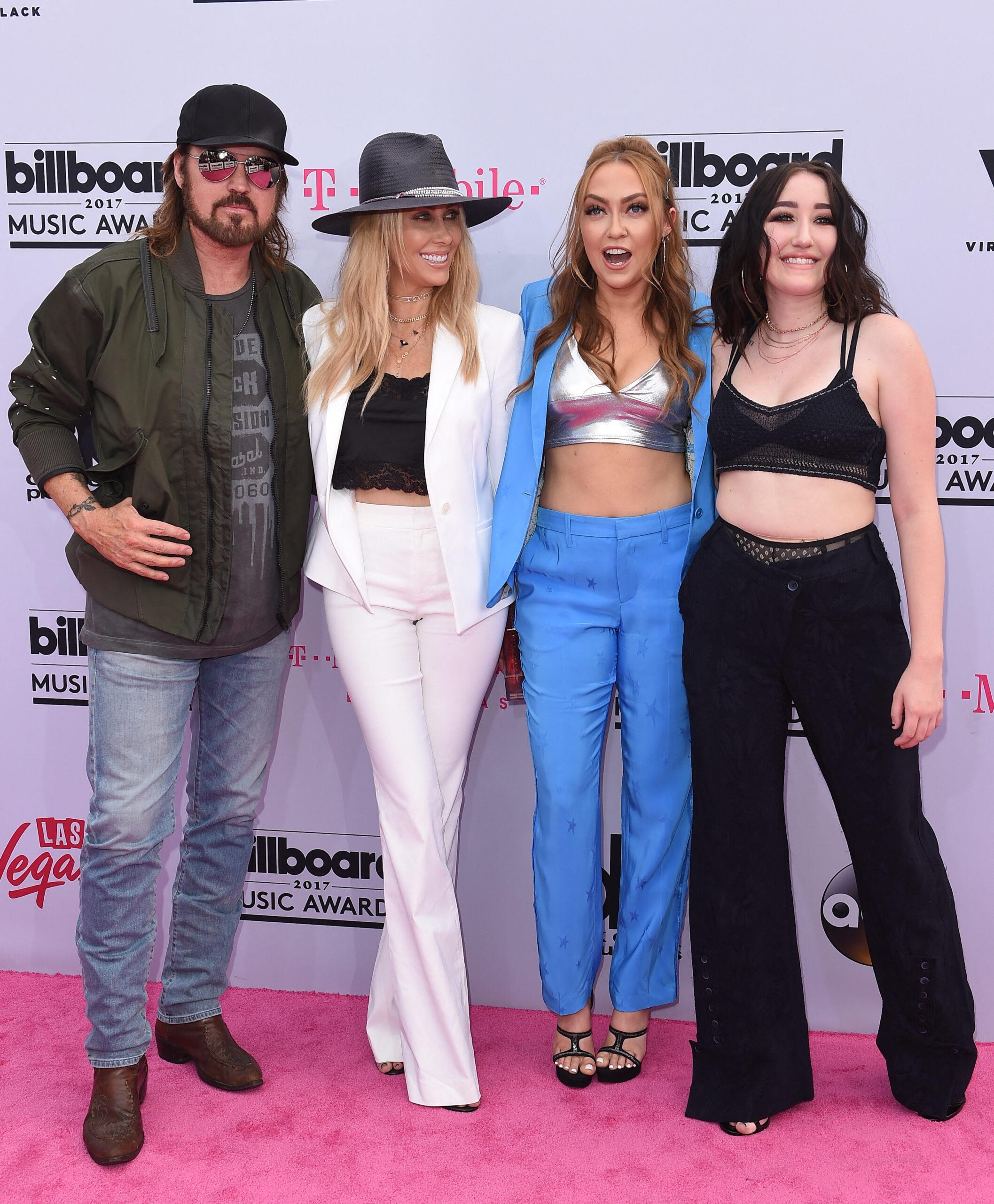 Billy Ray Cyrus, Tish Cyrus, Brandi Cyrus, and Noah Cyrus at the 2017 Billboard Music Awards